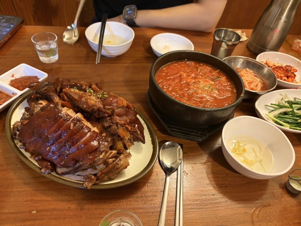 족발과 김치찌개