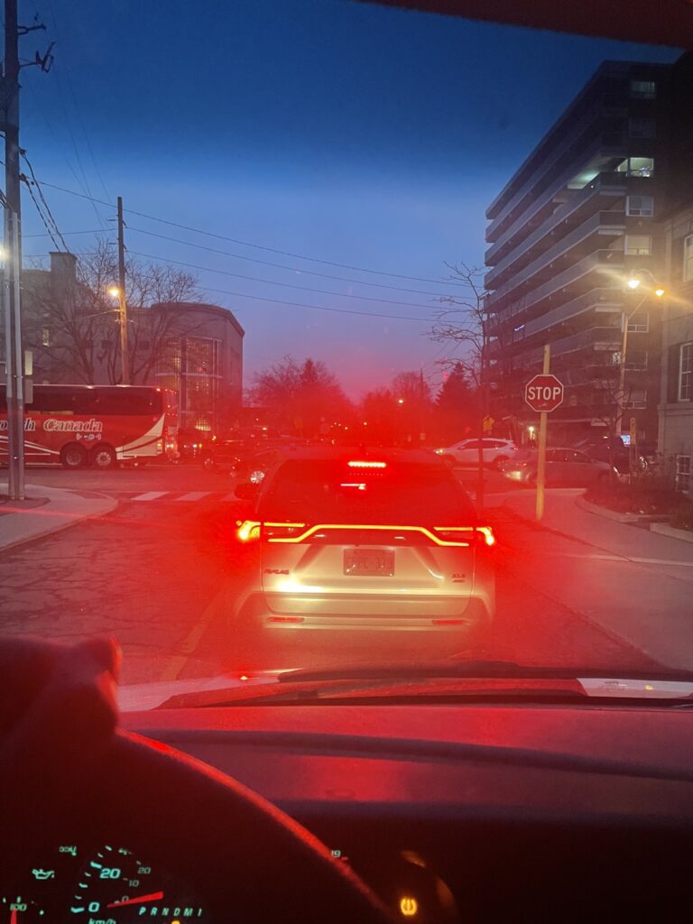 퇴근길 정체된 도로